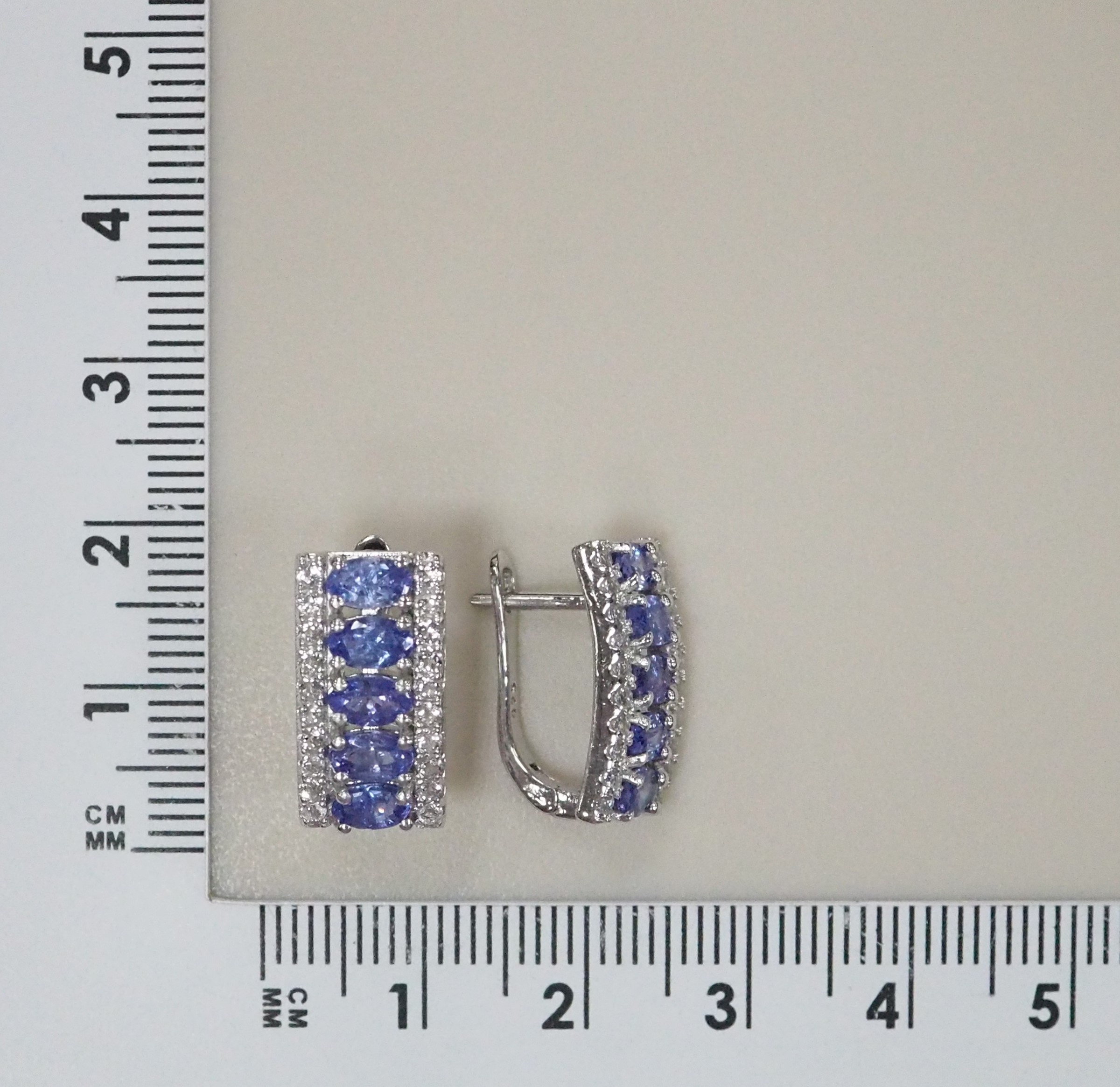 Серебряные серьги с танзанитами